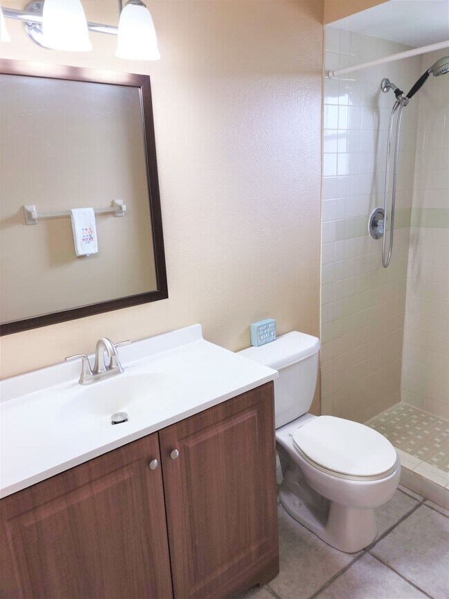 Building Photo - Cute Annual Single Family Home – Near Shamrock Park and South Venice Ferry and Boat launch!