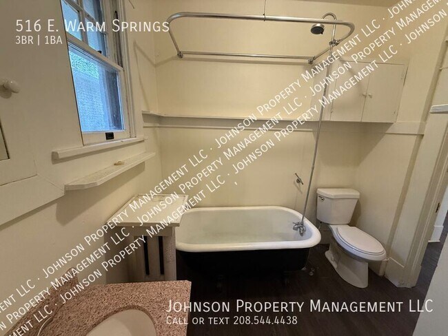 Building Photo - 516 E Warm Springs Ave