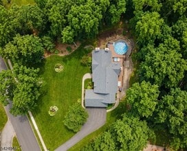 Building Photo - 11 Rosewood Ln