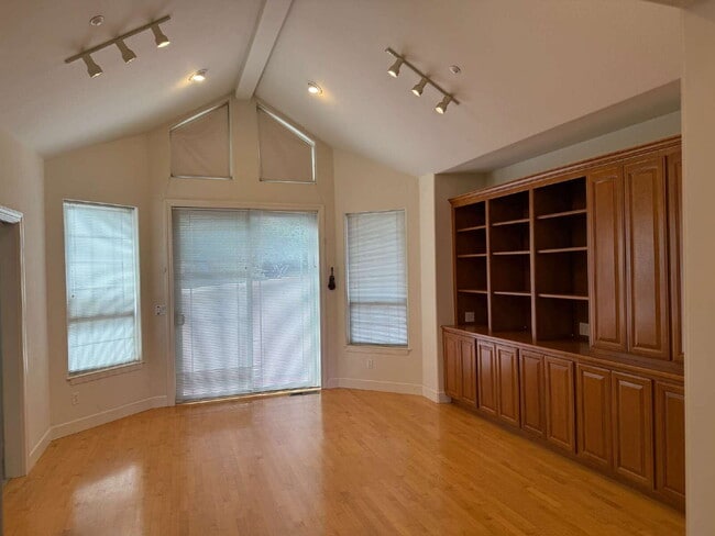 Building Photo - Morgan Hill Foothills Home