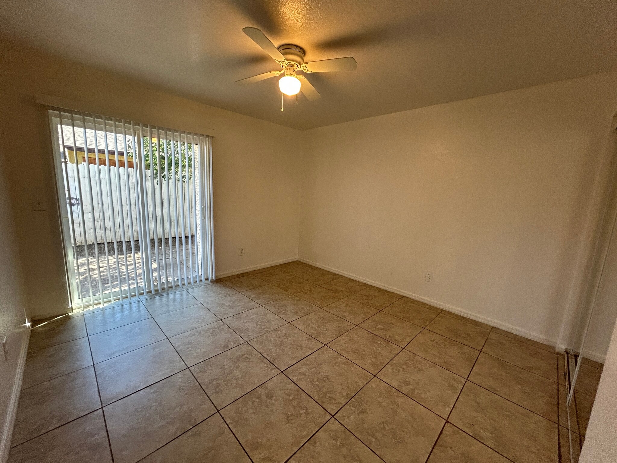 Building Photo - 3024 E Waltann Ln