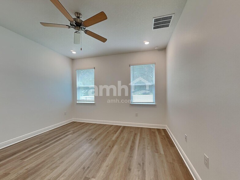 Building Photo - 575 Worcester Ct