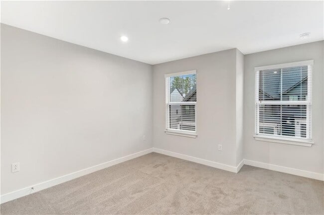 Building Photo - 555 Thatch Ter