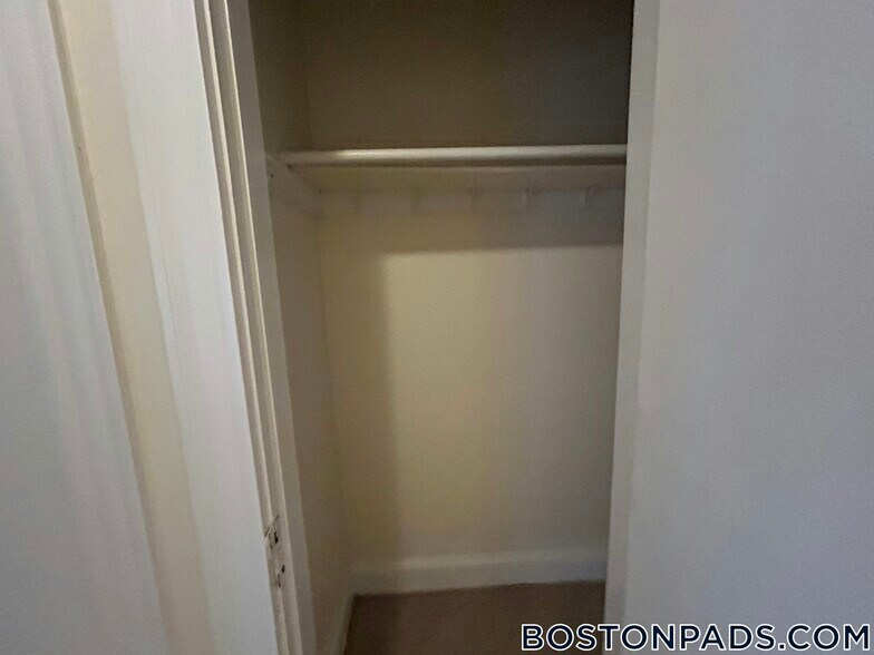 Building Photo - 9 Barrows St