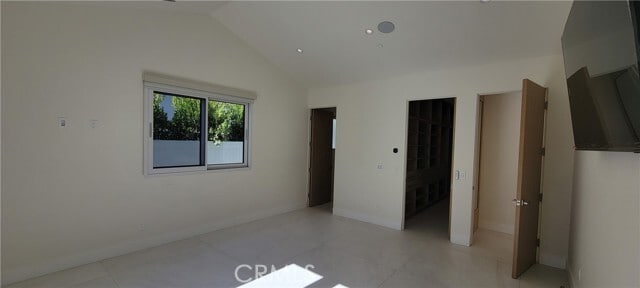 Building Photo - 5061 Woodley Ave