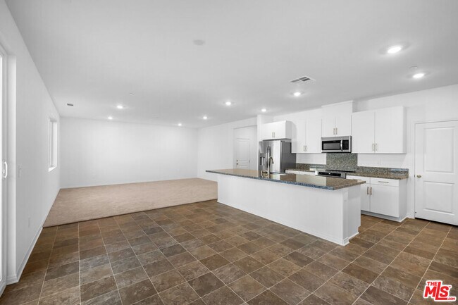 Building Photo - 2311 Blue Elm Rd