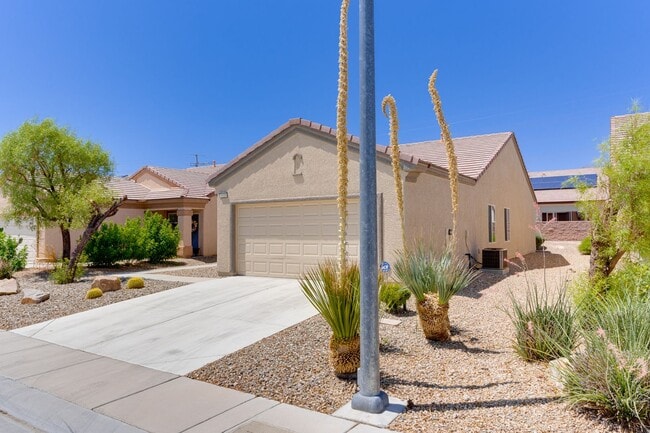 Building Photo - Spacious & Bright 3-Bed Home in Desirable ...