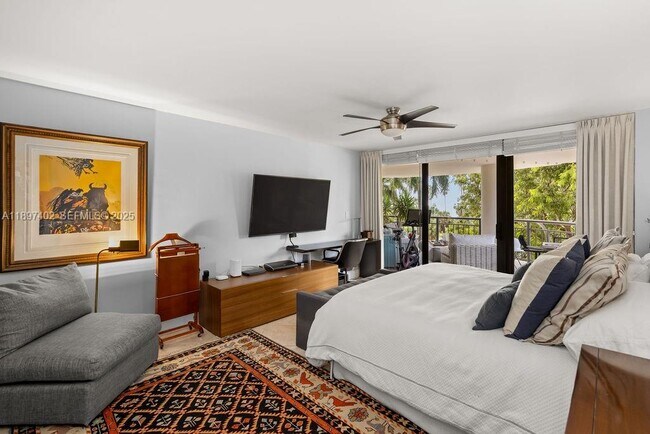 Building Photo - 2843 S Bayshore Dr