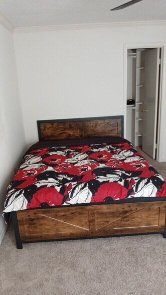 Building Photo - 4213 Pin Oak Rd