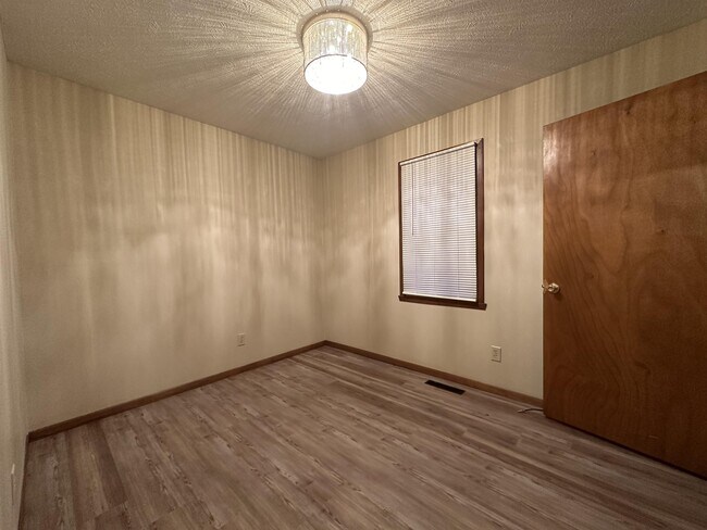 Building Photo - 5811 Whispering Way