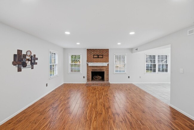 Building Photo - Don’t Miss This Beautiful 3BR Stone Orchard Home with Warm Wood Floors & Fireplace!