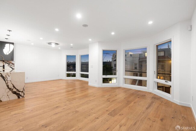 Building Photo - 172 18th Ave