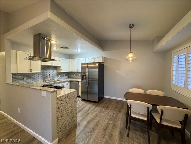 Building Photo - 401 Amber Pine St