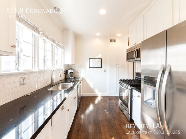 Building Photo - 811 N Coronado St