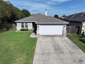 Building Photo - 2902 Lenora Dr