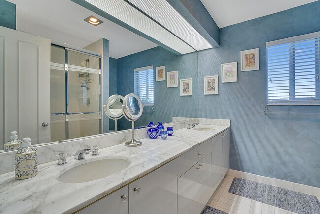 Building Photo - 2703 Captains Way