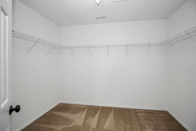 Building Photo - Spacious 3BD/2.5BA Home in Cabarrus Crossing!