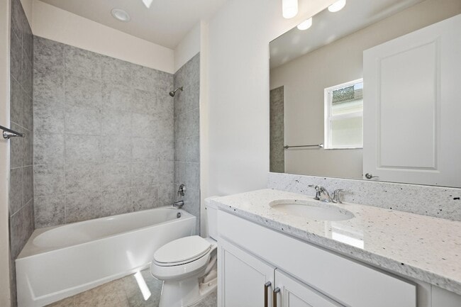 Building Photo - 9334 Crestview Cir