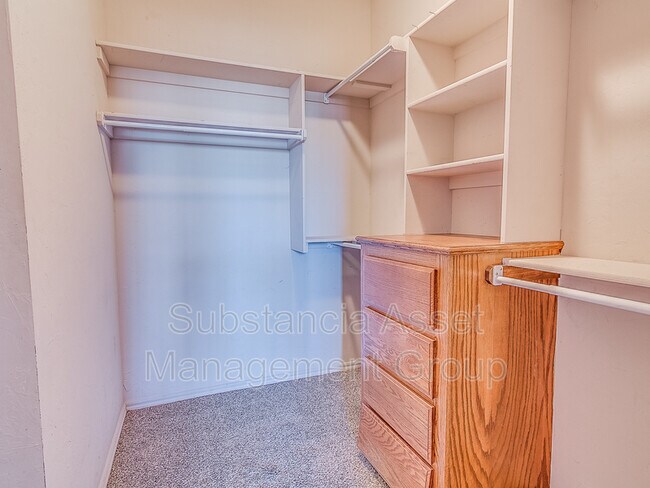 Building Photo - 901 NE 26th Ct