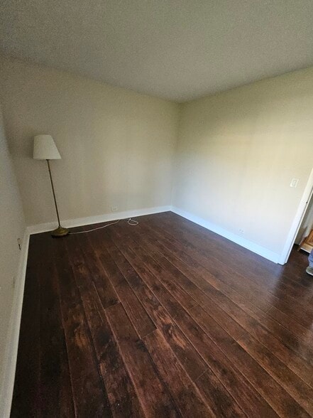 Building Photo - 1571 Cove Dr