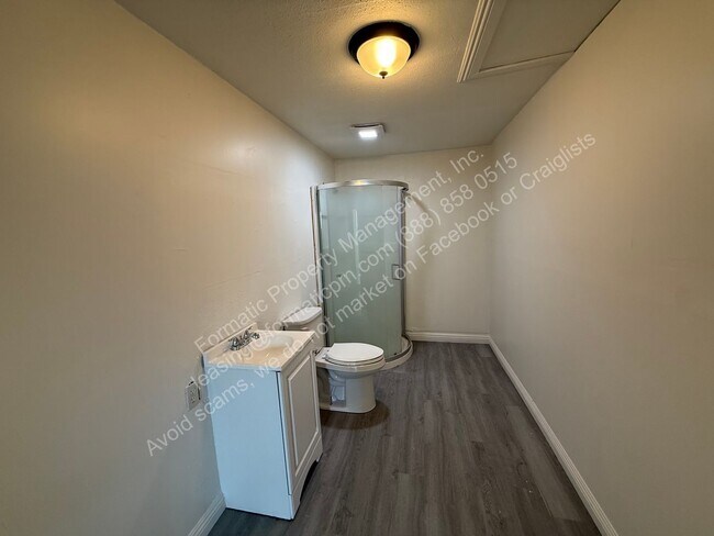 Building Photo - 1478 N Crescent Ave