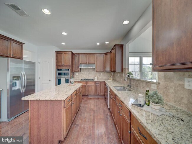 Building Photo - 43320 Barnstead Dr