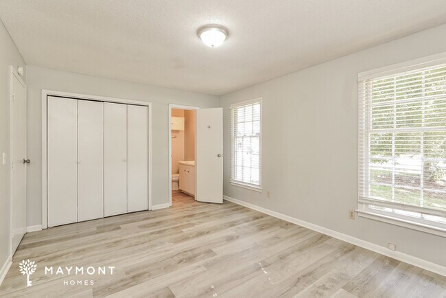 Building Photo - Beautiful 3 Bedroom Bungalow!