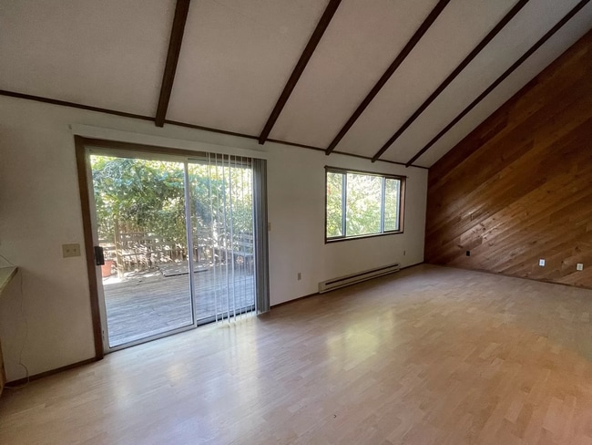 Building Photo - Custom 3 Bedroom Home for Rent