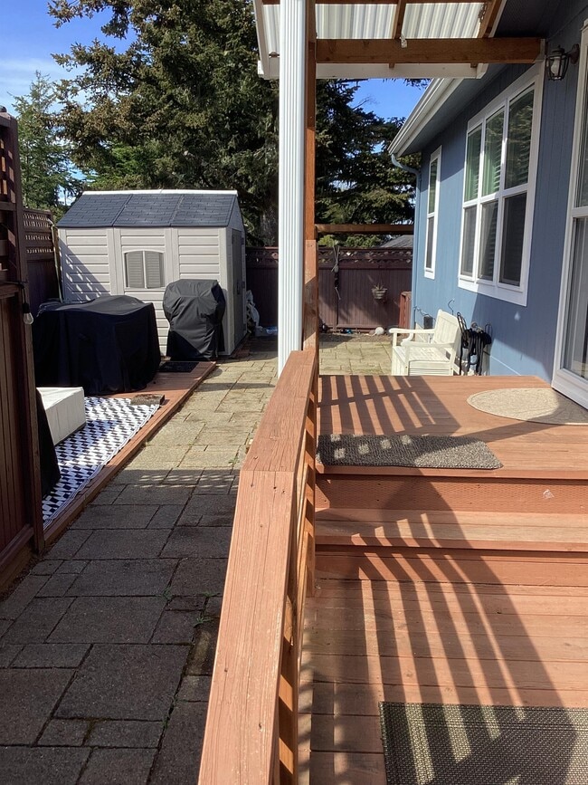 Building Photo - 250 SW 30th St