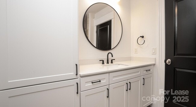 Building Photo - 4300 Sharon Rd