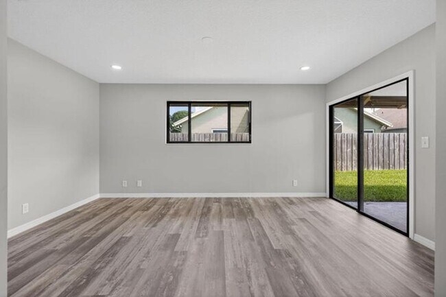 Building Photo - 6119 Mullin St