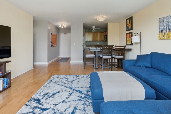 Building Photo - 1850 N Clark St