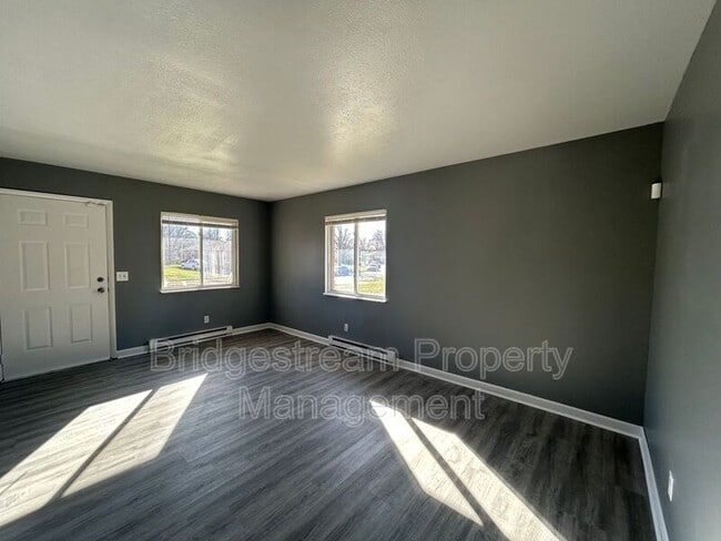 Building Photo - 2101 Val Vista Ct