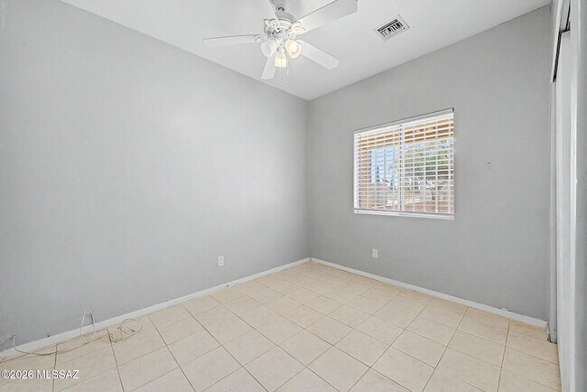 Building Photo - 1316 E Zulema Loop