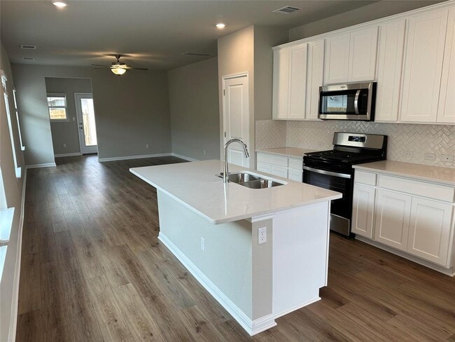 Building Photo - 110 Oakdale Meadows Ln