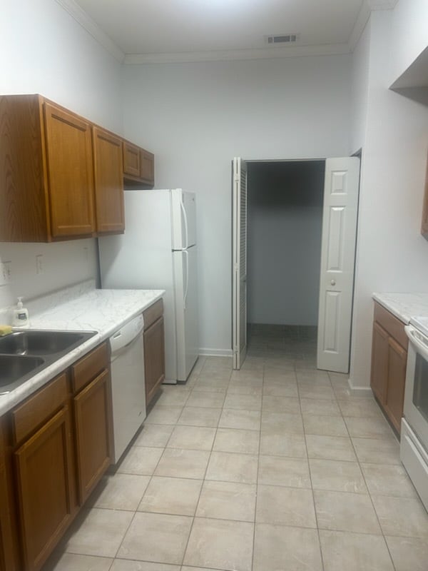 Building Photo - 6087 Maggies Cir