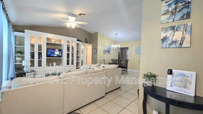 Building Photo - 4123 SW 21st Pl