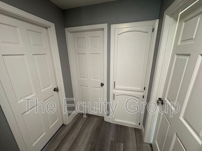 Building Photo - 609 S Acacia Dr