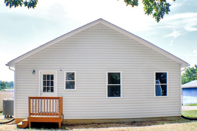 Building Photo - Beautiful One-Level Home in Pristine Condition - Move-In Ready!