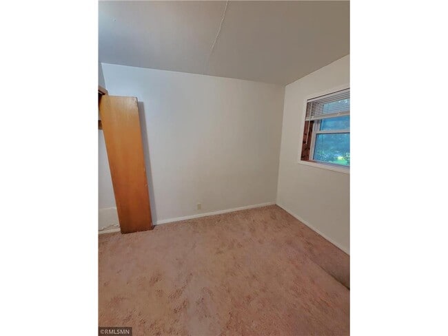 Building Photo - 545 Birchcrest Dr
