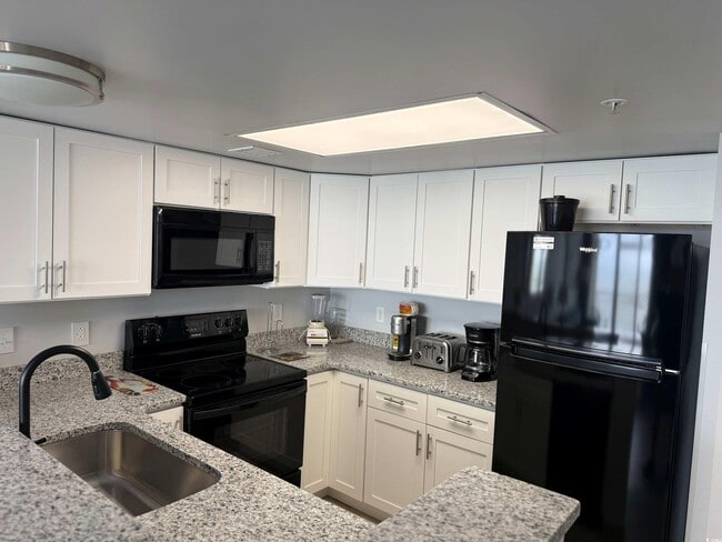 Building Photo - 2000 N Ocean Blvd