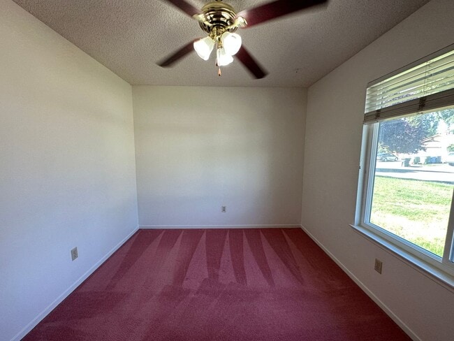 Building Photo - 1135 Amberwood Ln