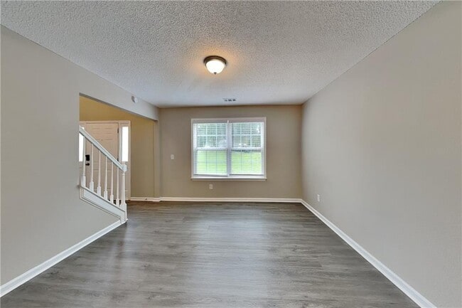 Building Photo - 1128 Grandview Cir