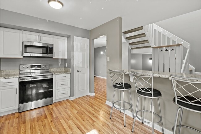 Building Photo - 1707 Thorny Briar Dr
