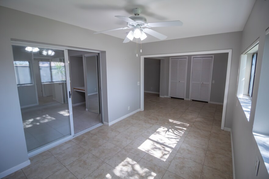 Bonus Room - 6721 E McDowell Rd