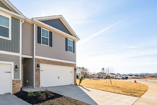 Building Photo - New Construction in Brightwood Farms! End unit!