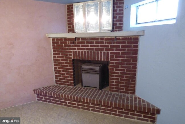 Building Photo - 430 Moul Ave