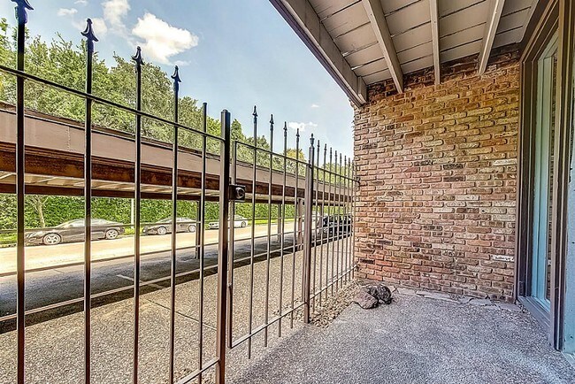 Building Photo - 5353 Institute Ln