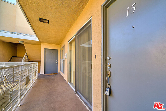 Building Photo - 835 S Norton Ave