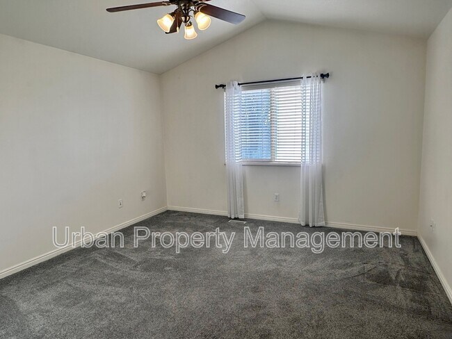 Building Photo - 528 W 810 S